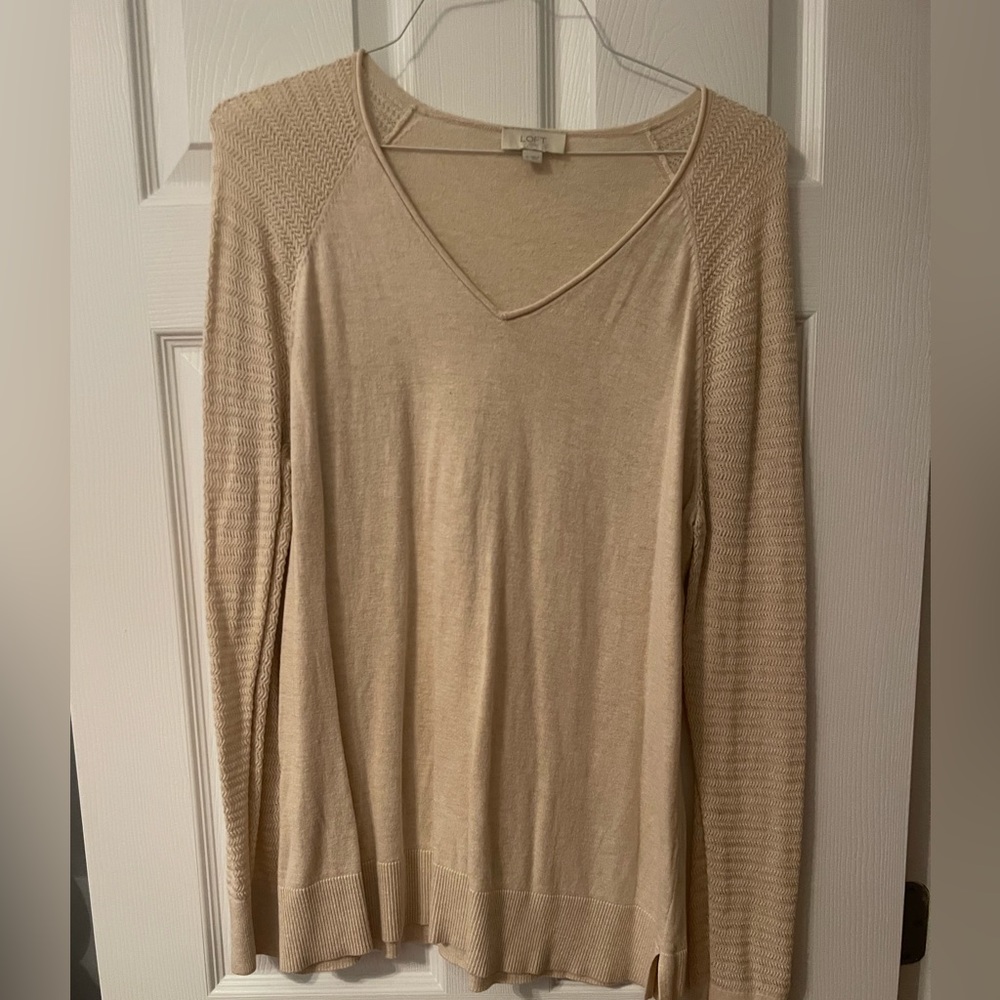 LOFT v-neck beige crew neck light weight sweater XL EUC.